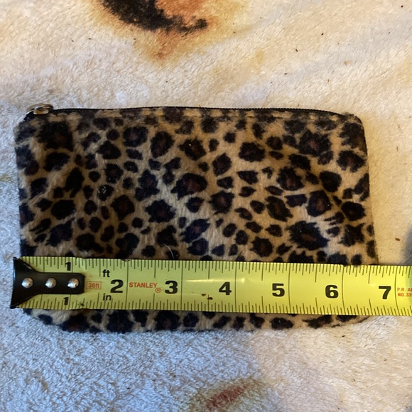 Small Leopard print pouch - Picture 4 of 5